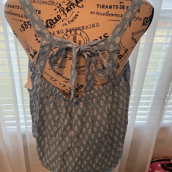 Super cute blousy tank. Can be worn with or without straps - Picture 2 of 2